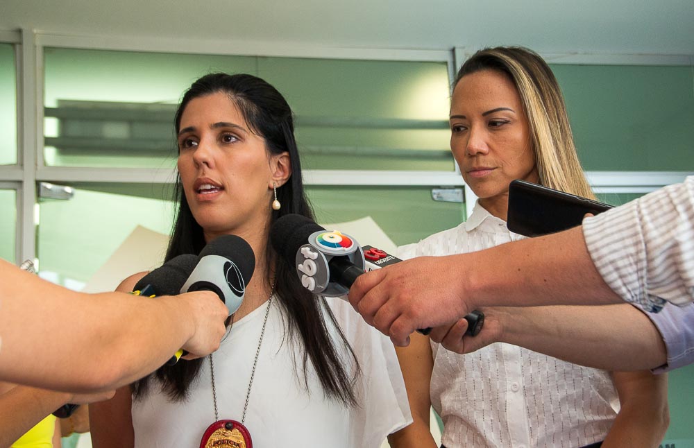 (27.set.23) - A delegada responsável pelo caso, Analu Ferraz e a delegada titular da Deam, Elaine Benicasa. Foto: Tero Queiroz