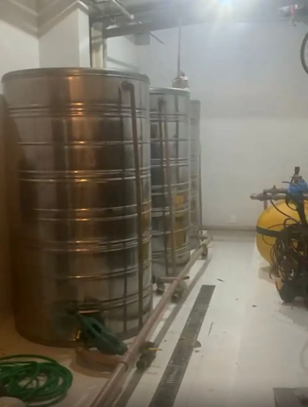 Imagem mostra 'sala de m&aacute;quinas' dentro de mans&atilde;o onde Binho Bezerra foi encontrado morto  Foto: Reprodu&ccedil;&atilde;o