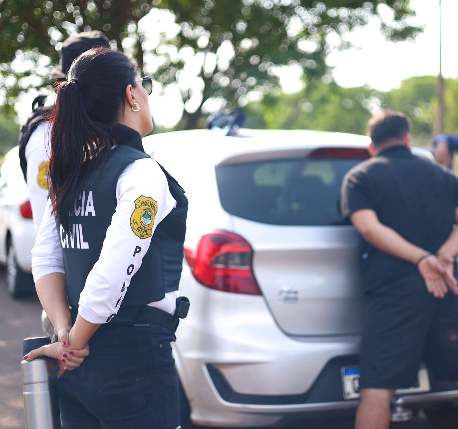 (2.out.23) - A delegada Analu Ferraz durante pris&atilde;o do 'Man&iacute;aco do Parque das Na&ccedil;&otilde;es Ind&iacute;genas'. Foto: J&eacute;ssica Salles, ASSERICOM PC/MS.