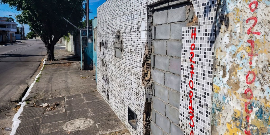 Imagens fortes: secador explode e causa incêndio em barbearia