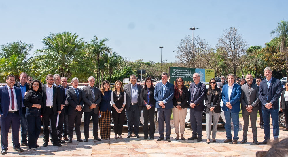 Imagem ilustra capacidade de conex&otilde;es pol&iacute;ticas de Eduardo Riedel. Foto: Tero Queiroz