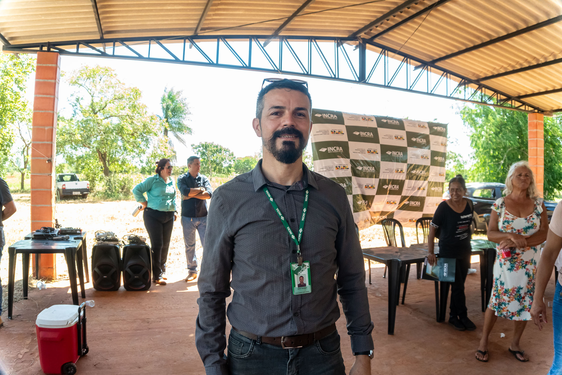 O técnico do INCRA, Edson Chaparro, explicou quais os próximos passos após a titulação. Foto: Tero Queiroz 