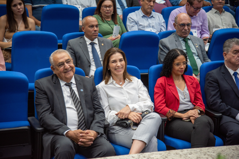 A primeira-dama Mônica Riedel ao lado do presidente do TCE-MS, Jerson Domingos. Foto: TCE-MS
