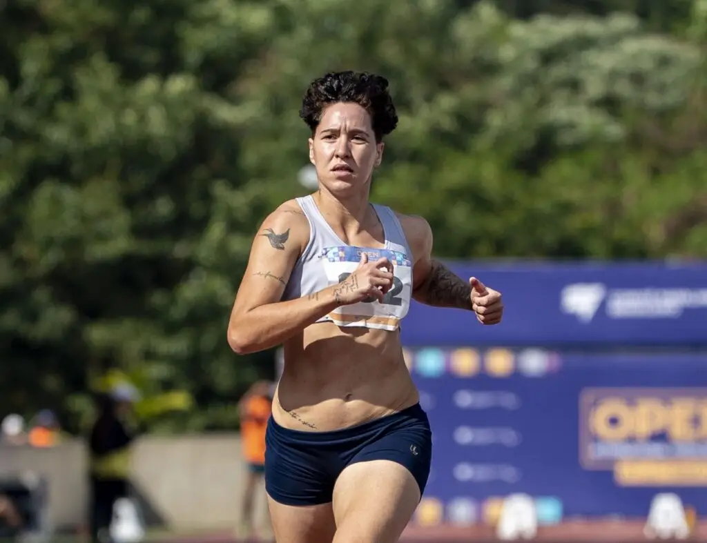 Gabriela Mendonça deu seus primeiros passos no atletismo em projeto social escolar da capital (Foto: Alessandra Cabral/CPB)