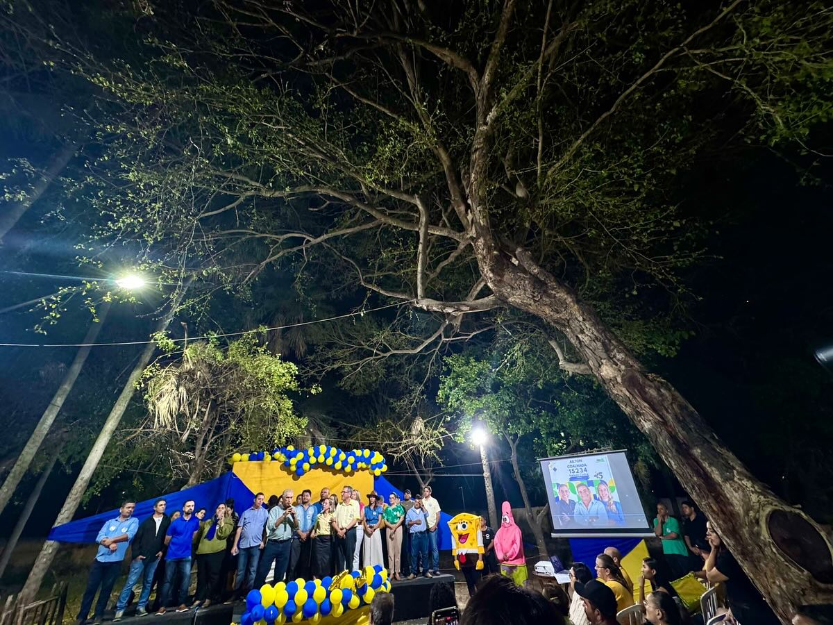 Mesmo com o uso do programa, pouquíssimas pessoas compareceram ao momento em que Azambuja fez pedidos de votos à Cintra. Foto: Redes 