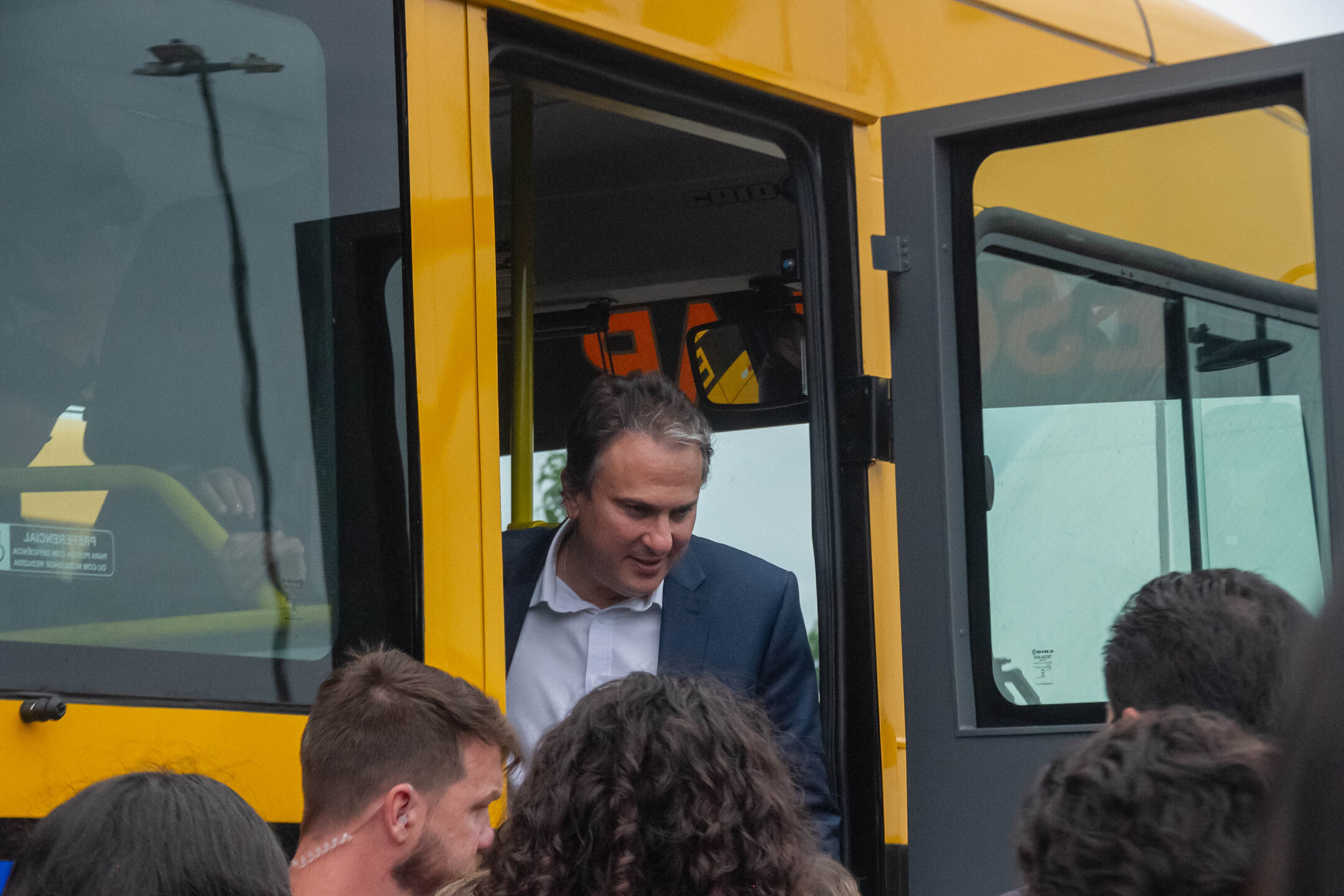 Frota estava no pátio do IFMS e o ministro entrou no veículo junto ao governador para relaização de registro fotográfico. Foto: Tero Queiroz 