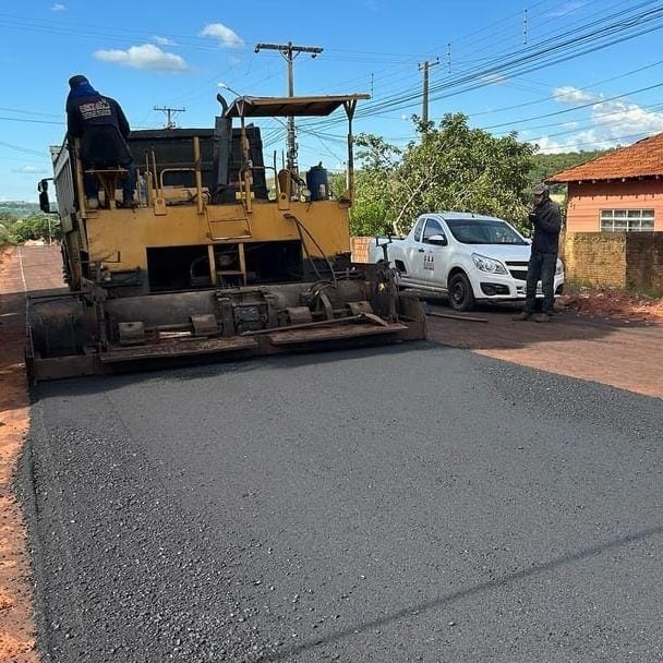 Máquina durante trabalhos na Rua Bonfim