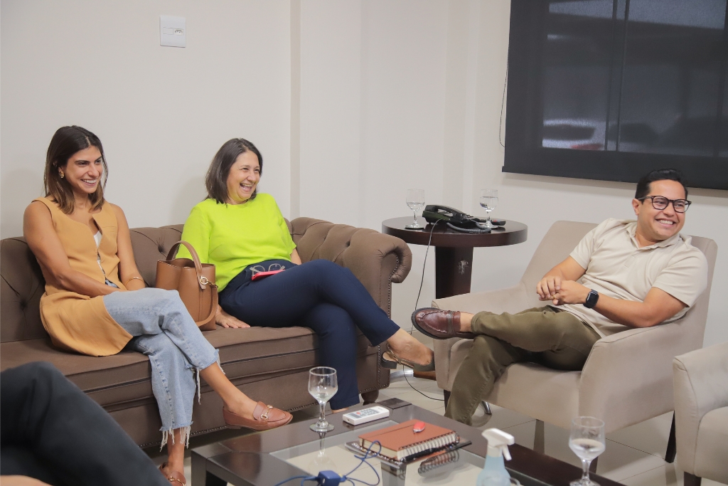 A deputada federal Camila Jara, a vereadora Luiza Ribeiro, ambas do PT, e o presidente da Câmara Municipal, Papy (PSDB).