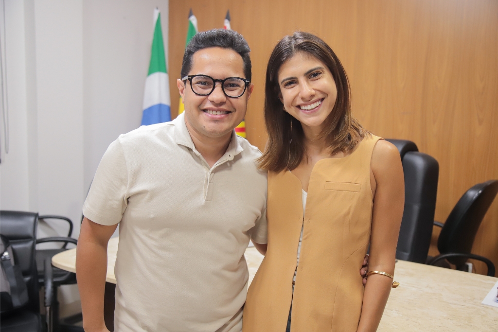 O presidente da Casa de Leis, vereador Epaminondas Neto, o Papy, e a deputada federal Camila Jara (PT). Foto: Eliza Mustafa