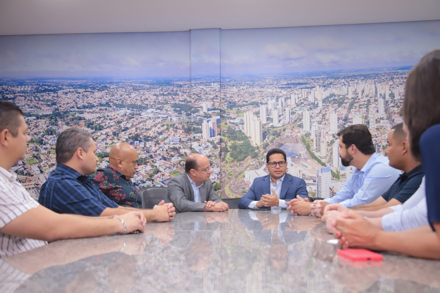 Papy (PSDB) recebe em seu gabinete o vice-governador Barbosinha. Foto: Reprodução