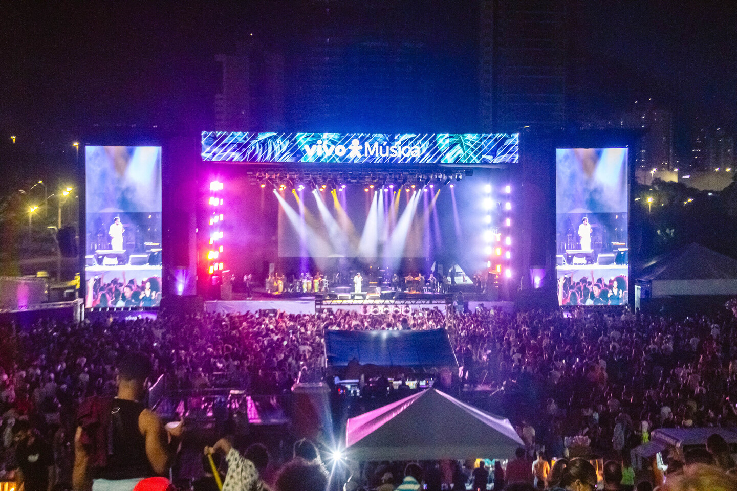 Xande de Pilares realiza grande show em Campo Grande (MS), ao lado da Orquestra Sinfônica. Foto: Tero Queiroz 