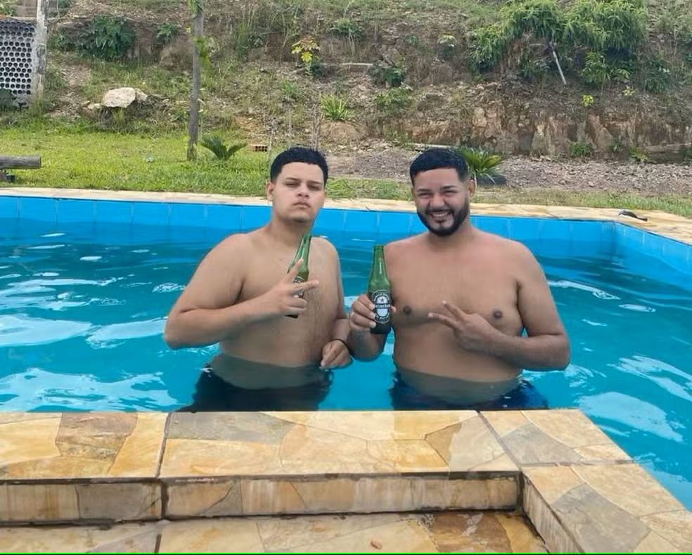 Da esquerda à direita: Gustavo Benedito Junior Lara de Santana, de 18 anos, e Benedito Anunciação de Santana, de 40 anos Foto: Divulgação