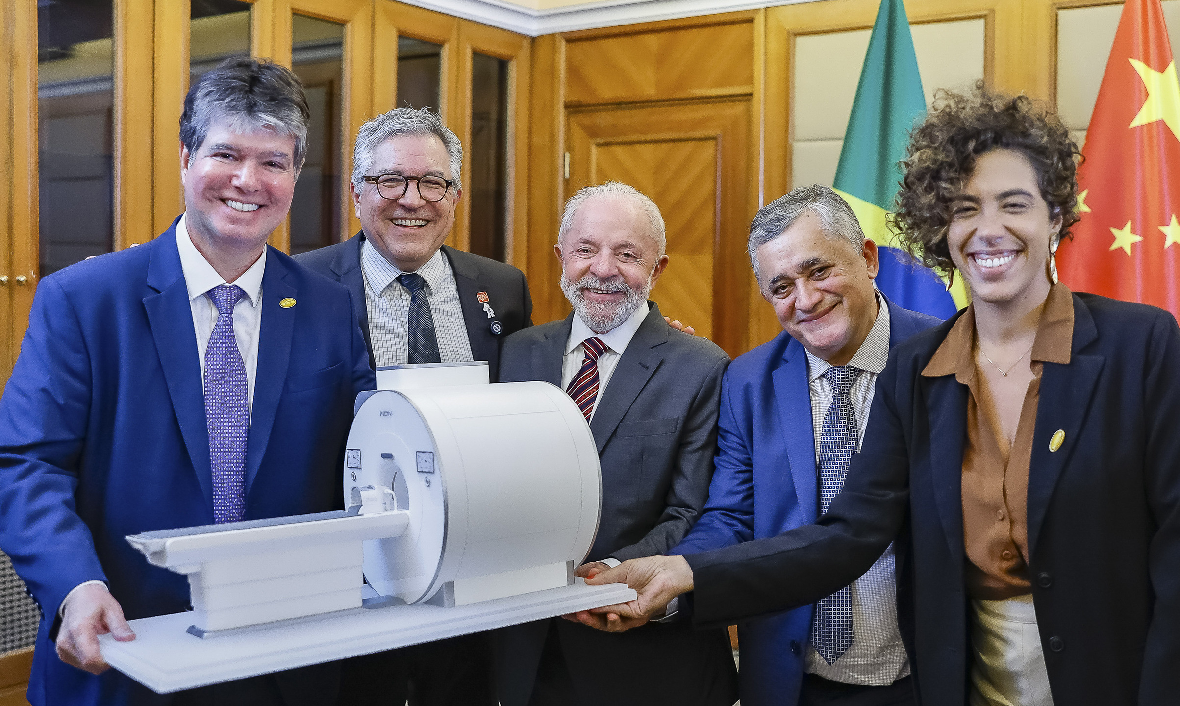 Presidente da República, Luiz Inácio Lula da Silva, durante assinatura de atos. Pequim - China.     Foto: Ricardo Stuckert / PR