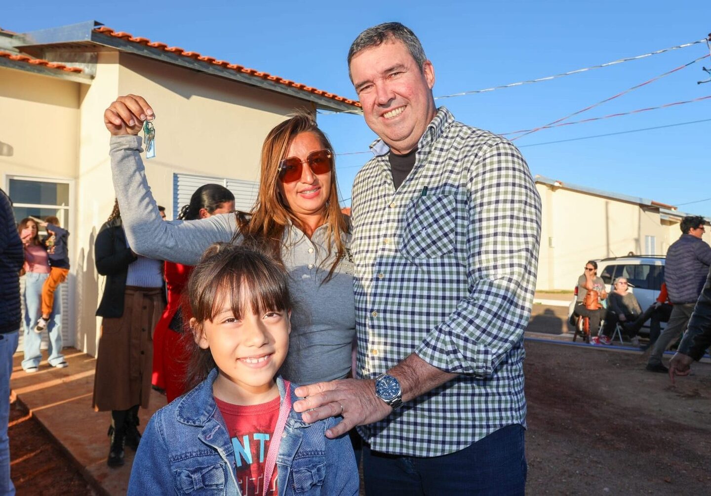 Governador Eduardo Riedel (PSDB), entrega moradias financiadas pelo Minha Casa, Minha Vida, do governo Lula (PT), em Bonito (MS). Foto: Saul Schramm