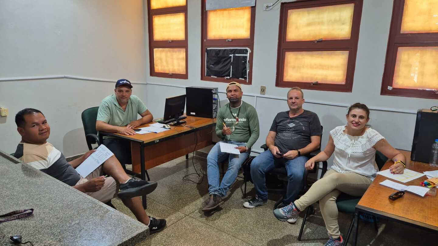 Indígenas Terena iniciam projeto de reflorestamento sustentável em Mato Grosso do Sul Indígenas Terena iniciam projeto de reflorestamento sustentável em Mato Grosso do Sul
