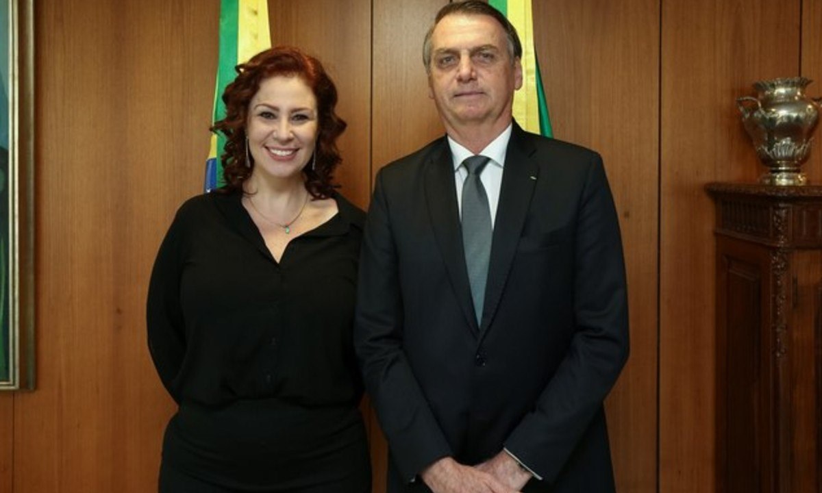 Jair Bolsonaro queria jogar a aliada nas mãos do judiciário, mas sofre pressão para protegê-la por alas das extrema direita. Foto: Arquivo