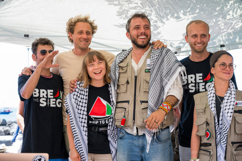 Thiago Ávila e a tripulação da Flotilha da Liberdade rumo à Gaza.
