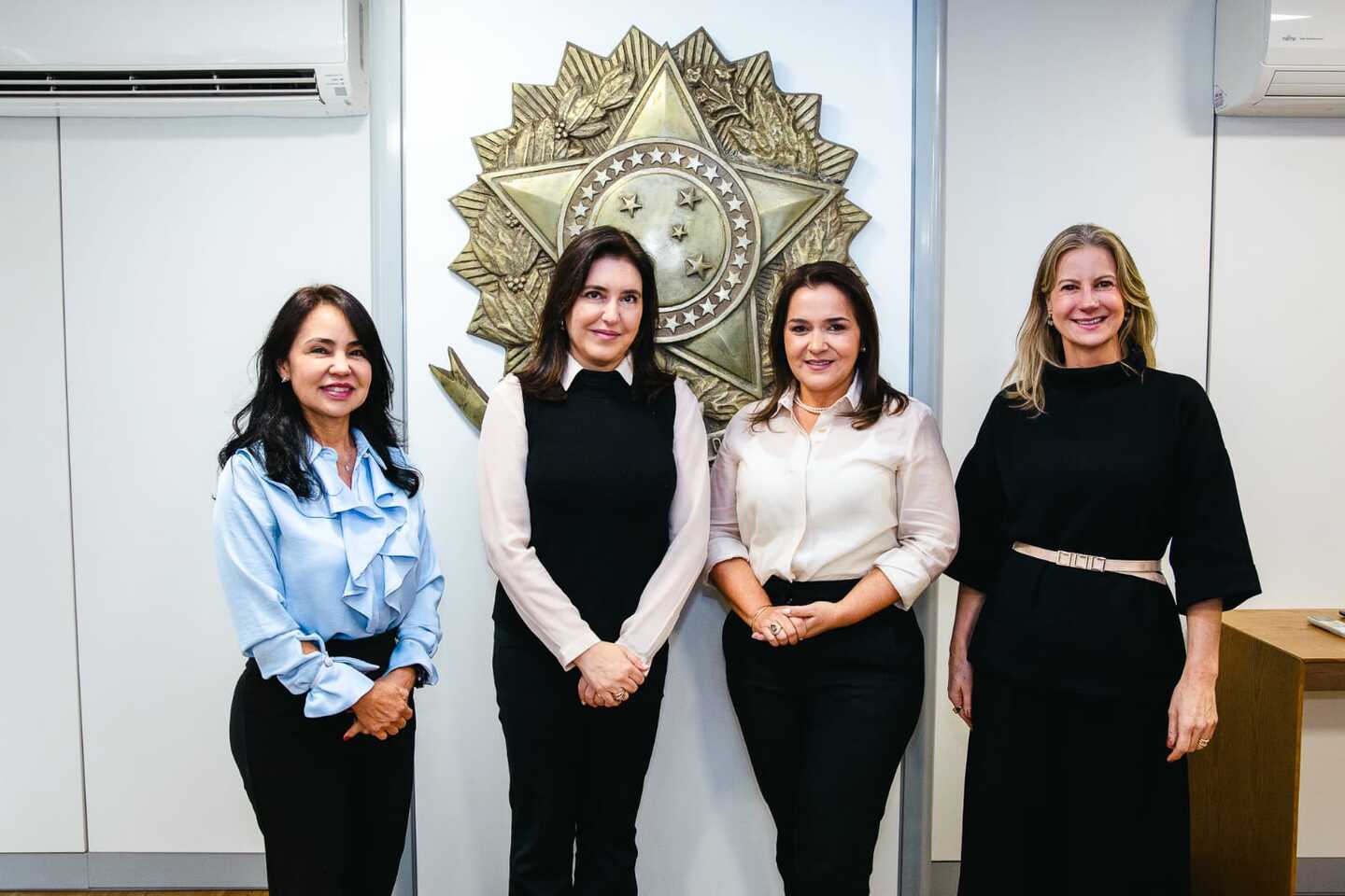 Adriane Lopes e sua equipe com a ministra Simone Tebet em Bras&iacute;lia.  