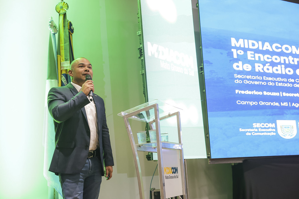 Frederico Souza apresenta pesquisa inédita sobre mídia no interior durante evento em Dourados. Foto: MidiacomMS