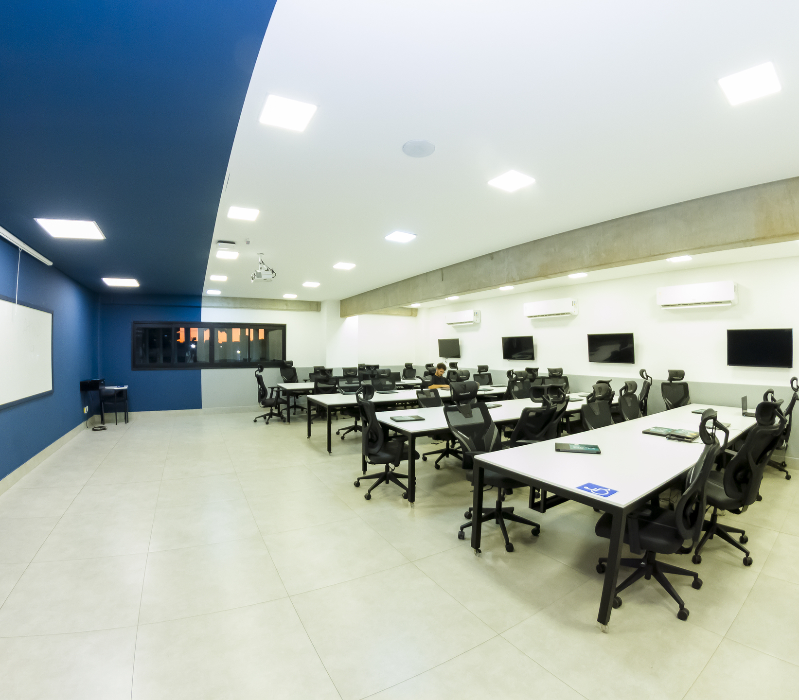 Uma das salas de tecnologia da Insted. Foto: Tero Queiroz