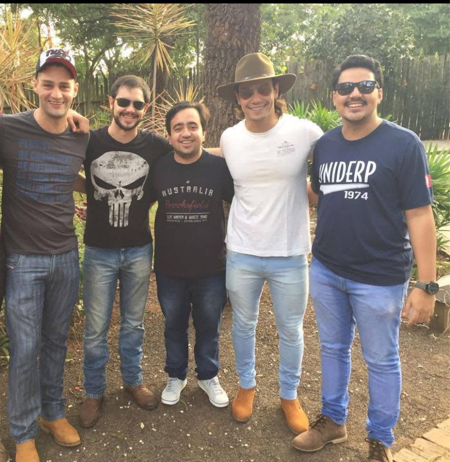 'Essa aqui foi quando criamos a Semana Cultural, em que levamos Munhoz & Mariano e Bruninho & Davi para os intervalos da Uniderp', disse o amigo Ítalo Buarque Gusmão, o primeiro da direita para a esquerda