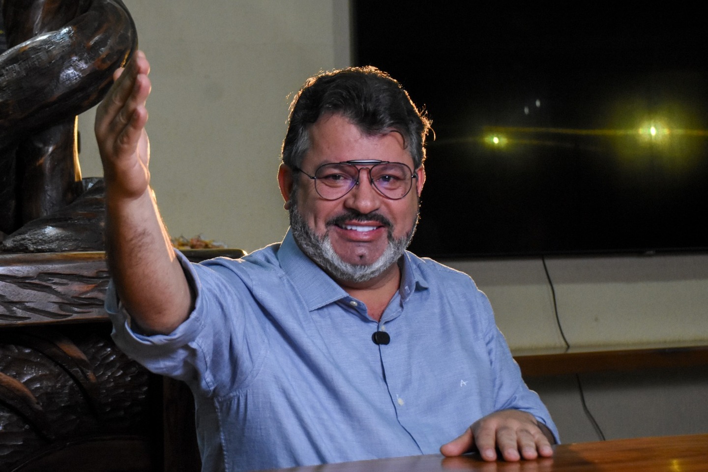 Carlos Bernardo começa a projetar-se em outras regiões, prestando contas, falando de seu trabalho como investidor vitorioso no ensino superior (Medicina) e prestigiado por líderes como o presidente Lula, Vander e o ex-governador Zeca do PT.