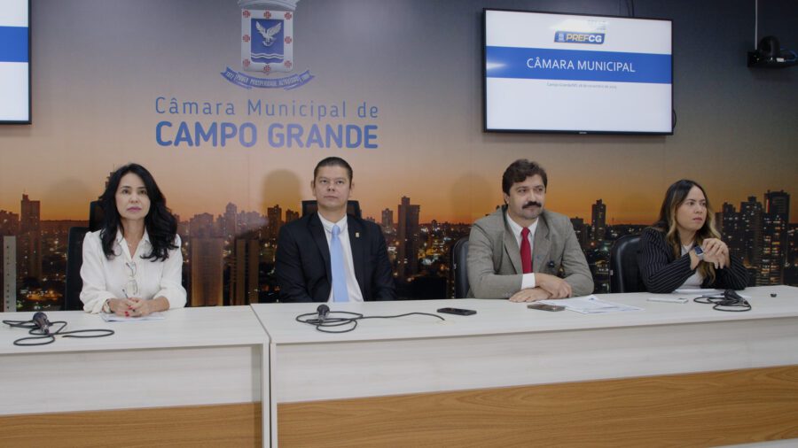 Em reunião secretária anuncia retomada dos serviços de tapa-buracos.