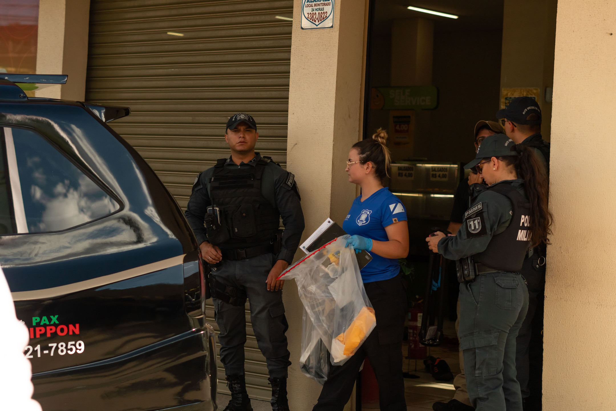 A Pol&iacute;cia Cient&iacute;fica recolheu a faca e a bainha utilizadas por Eduardo para matar Andr&eacute;. Foto: Tero Queiroz