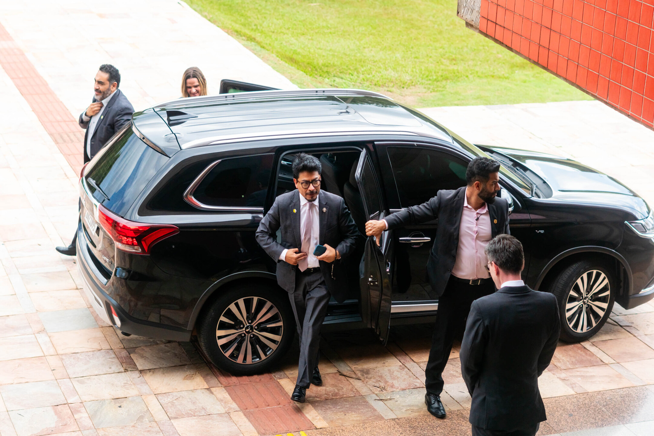 (22.mar.2026)  Fernando Aramayo, chanceler da Bol&iacute;via, chega ao Centro de Conven&ccedil;&otilde;es Rubens Gil de Camillo, sede da COP15 em Campo Grande. Foto: Tero Queiroz.