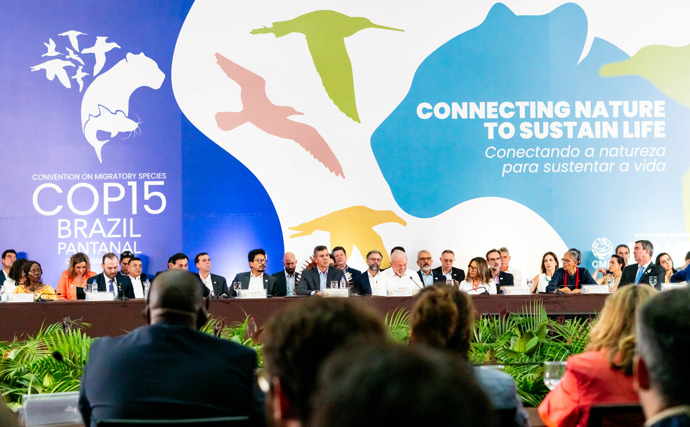 (22.mar.2026) Fernando Aramayo, chanceler da Bol&iacute;via, participa da mesa durante discurso do presidente do Paraguai, Santiago Pe&ntilde;a, na COP15 em Campo Grande. Foto: Tero Queiroz