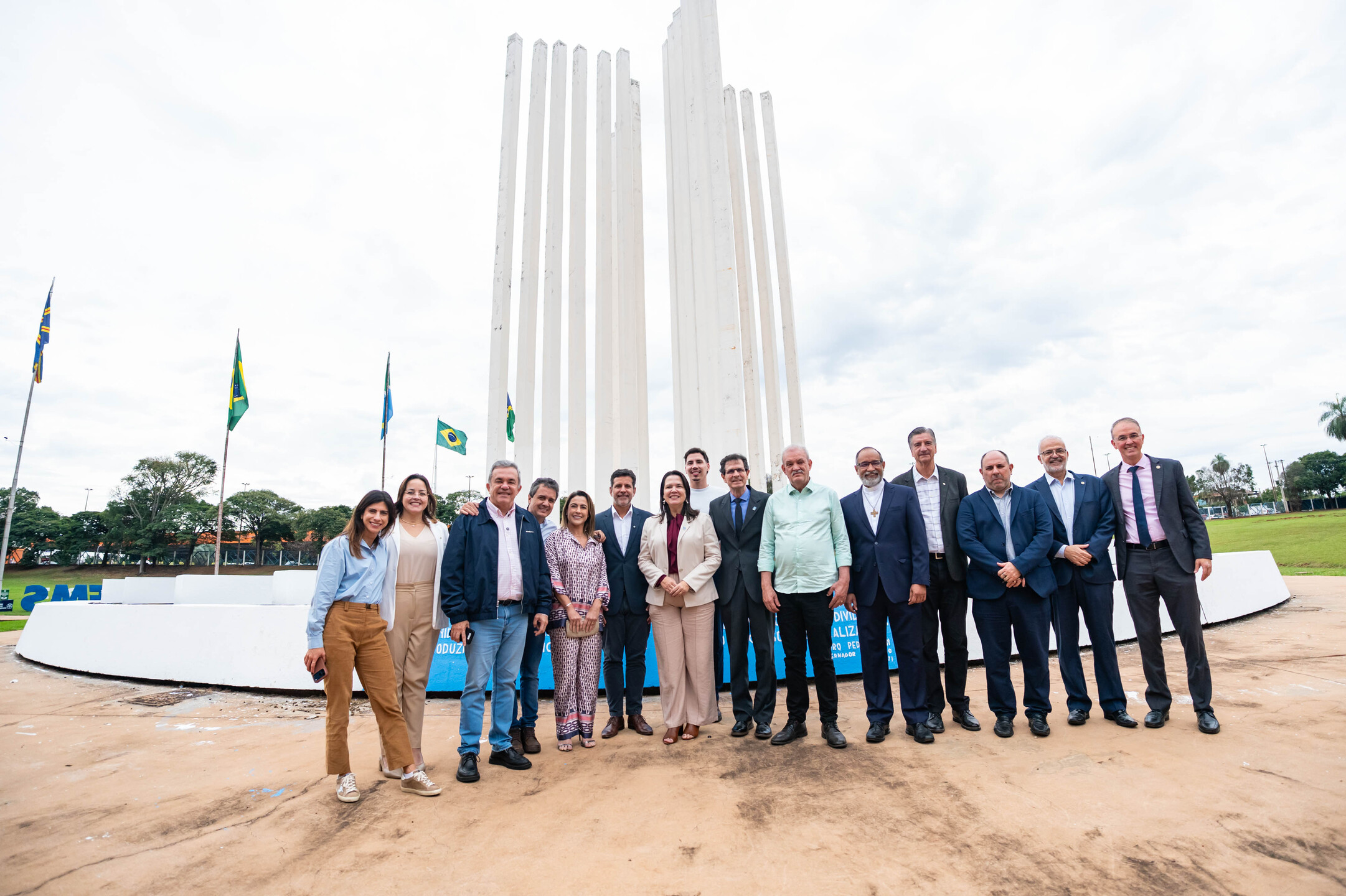 (10.jun.26)  Ministro Leonardo Barchini visita o Paliteiro da UFMS ao lado dos deputados federais Vander Loubet, Camila Jara e Dagoberto Nogueira; dos vereadores Landmark Rios e Jean Ferreira; e da reitora da UFMS, Camila &Iacute;tavo. Foto: Tero Queiroz
