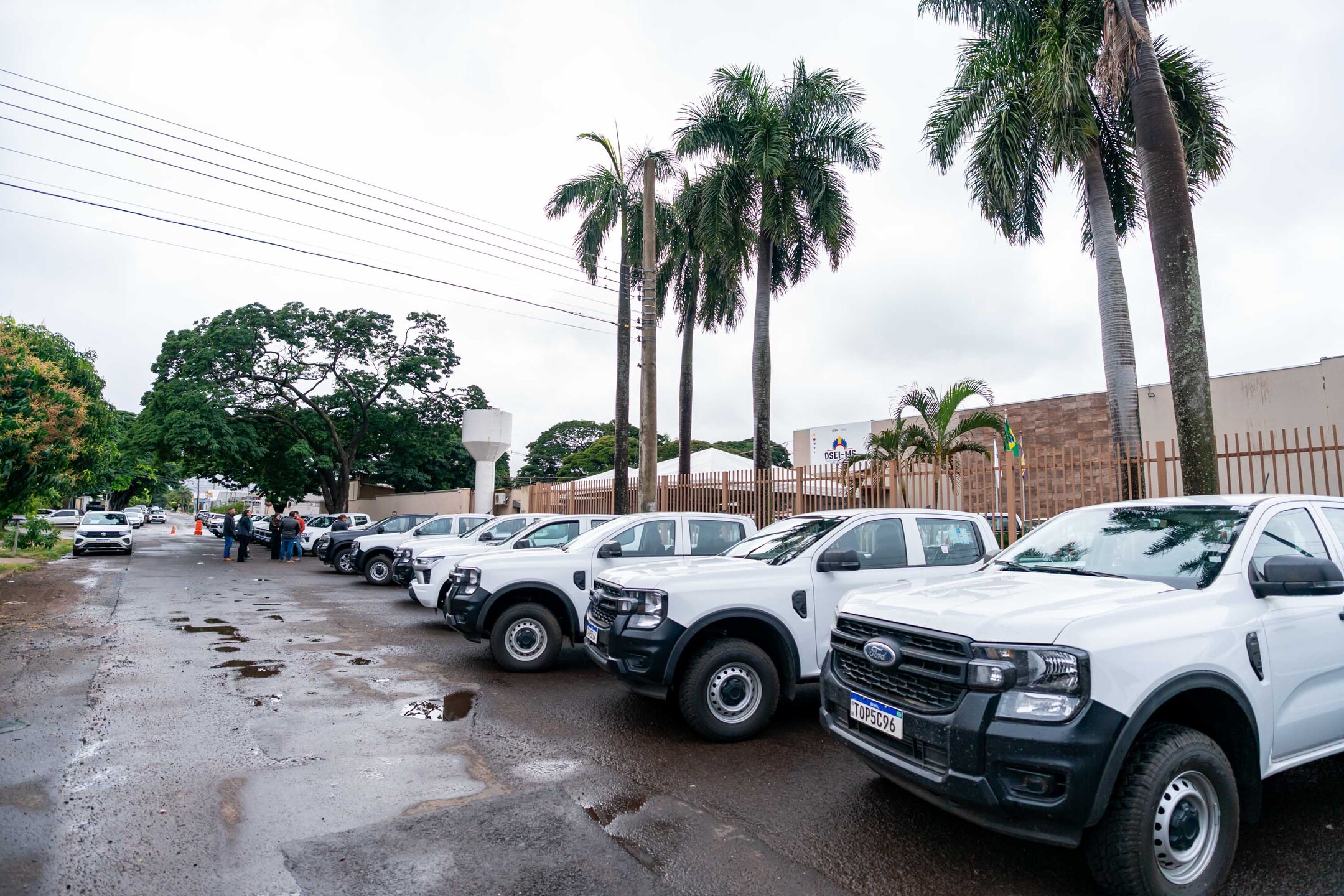 (20.jun.26)  Ve&iacute;culos foram entregues por empresa que substituiu a Miss&atilde;o Caiu&aacute;s, que por anos atrapalhou as entregas aos ind&iacute;genas de MS. Foto: Tero Queiroz