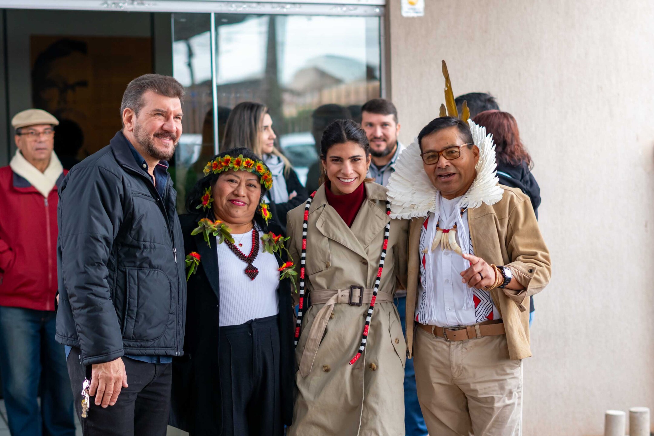 (20.jun.26)  A deputada federal Camila Jara (PT-MS) participou, em Campo Grande, da entrega de ve&iacute;culos ao DSEI-MS e afirmou que os investimentos na sa&uacute;de ind&iacute;gena precisam ir al&eacute;m da renova&ccedil;&atilde;o da frota, com mais estrutura, financiamento e aten&ccedil;&atilde;o aos territ&oacute;rios. Durante o discurso, a parlamentar defendeu melhorias na gest&atilde;o e na rede de atendimento &agrave;s comunidades ind&iacute;genas. Foto: Tero Queiroz