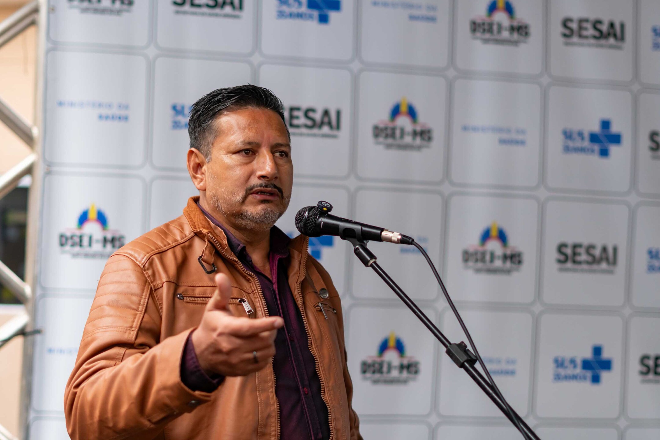 (20.jun.26) - Lindomar Terena durante entrega de nova frota a sa&uacute;de ind&iacute;gena de MS na Sede da DSEI-MS em Campo Grande. Foto: Tero Queiroz
