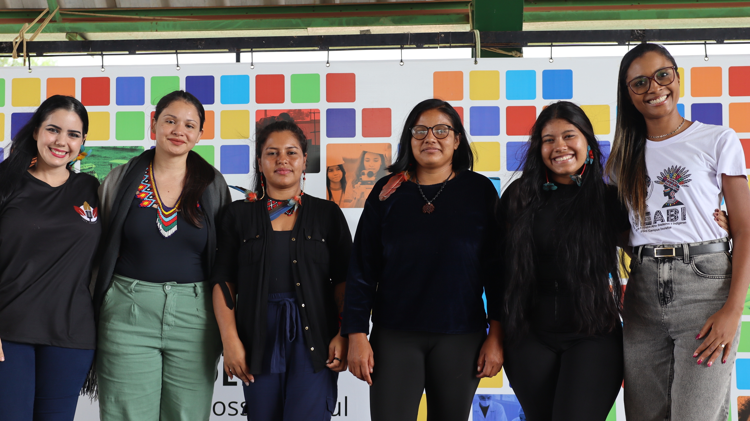  Jade Ribeiro e Miguella Peralta durante ação no Campus do IFMS de Dourados