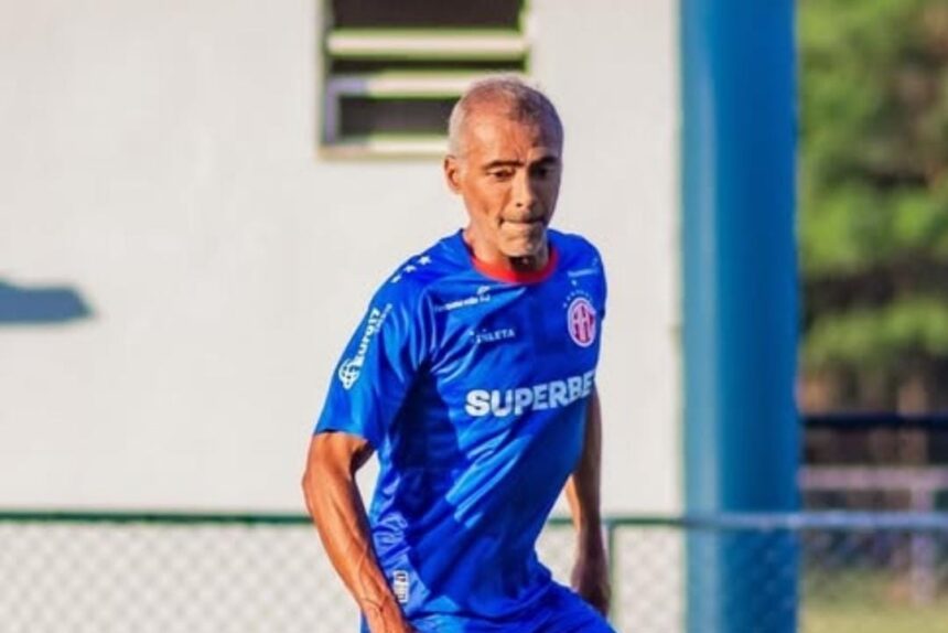 Rom&aacute;rio &eacute; presidente do Am&eacute;rica, patrocinado pela casa de apostas Superbet - Foto: Reprodu&ccedil;&atilde;o/Redes sociais