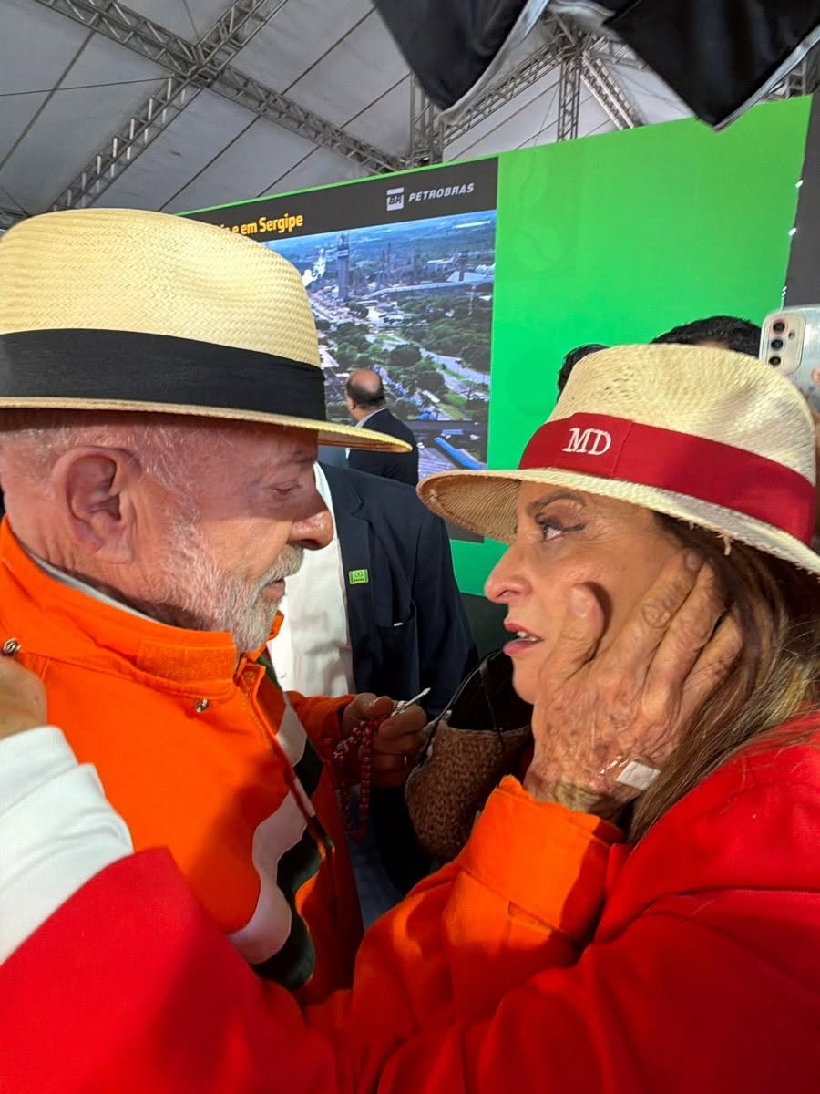 Vereadora de Tr&ecirc;s Lagoas, Maria Diogo emocionada ao receber visita do presidente Lula no munic&iacute;pio. Foto: Ricardo Stuckert
