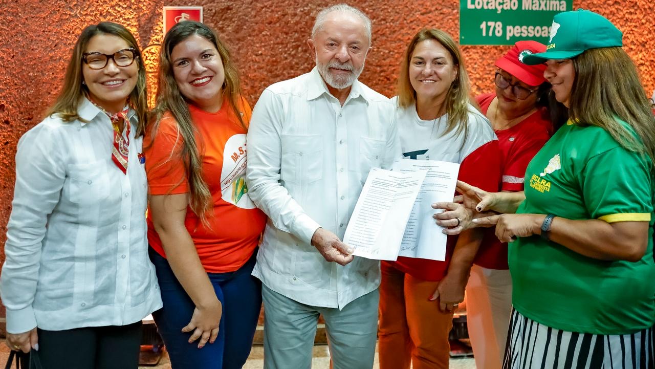Lula e Janja recebem representantes da Frente Unit&aacute;ria da Reforma Agr&aacute;ria. Foto: Ricardo Stuckert / Presid&ecirc;ncia da Rep&uacute;blica.