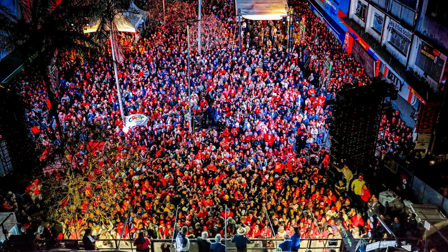 Presidente Lula reuniu multid&atilde;o em Guarulhos. Foto: Ricardo Stuckert