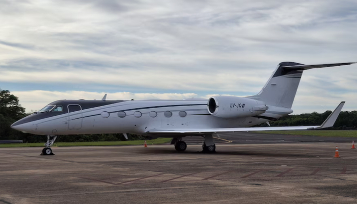 &nbsp;Gulfstream G400 da Baires Fly S.A teria ilegalmente retirado Fl&aacute;vio Bolsonaro do Brasil.