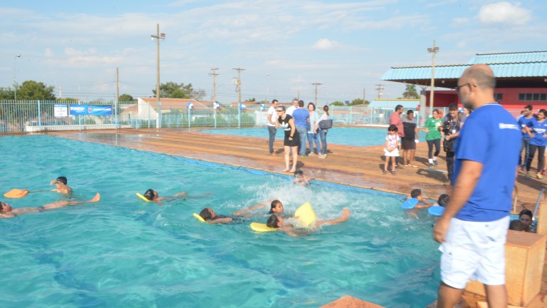 Aulas de natação e hidroginástica gratuitas