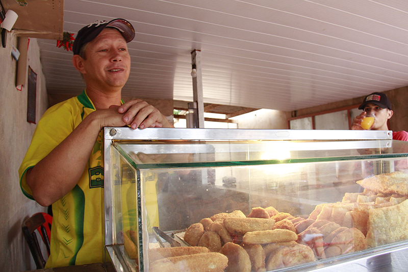 Comerciantes optam pela onda do salgado a R$ 1 nos bairros da Capital